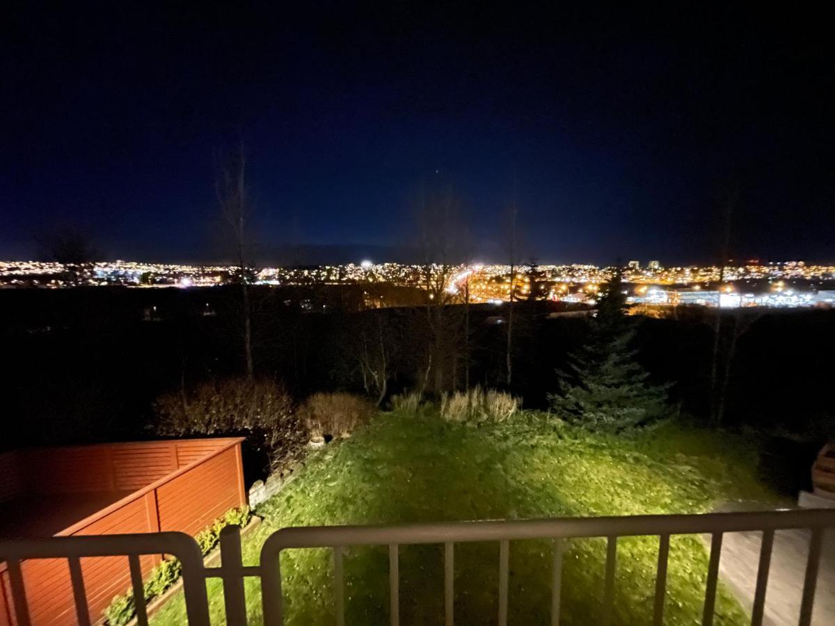 Big Villa Centrally Located In Reykjavik Extérieur photo